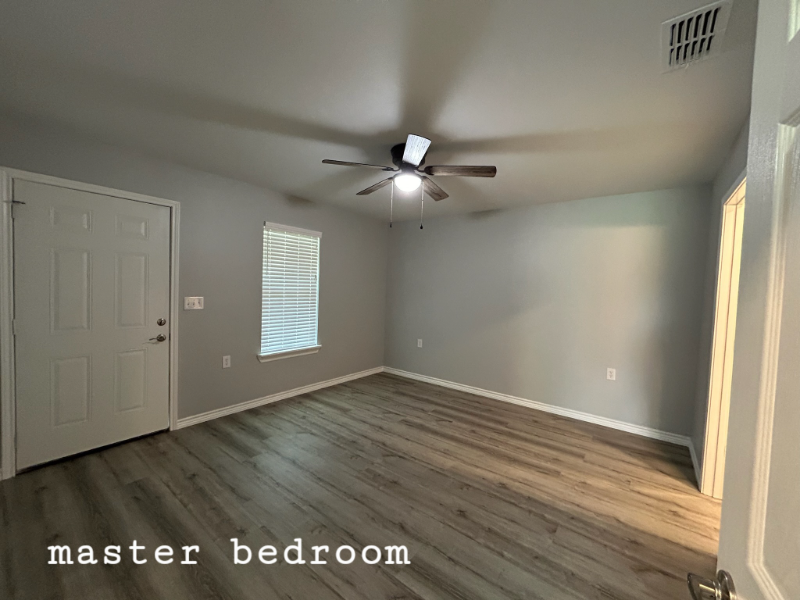 411 Godfrey St - Photo 7 of 11