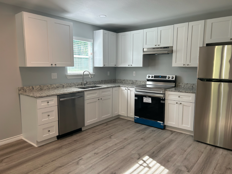 413 Godfrey St - Photo 3 of 11