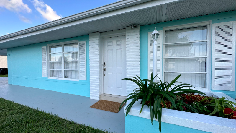 210 Banyan Dr - Photo 2 of 16