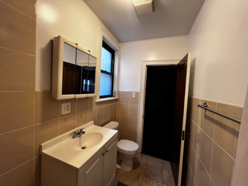 1904 W 34th Pl #1 - Photo 3 of 4