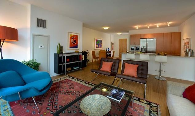 190 E Illinois St - Photo 2 of 17