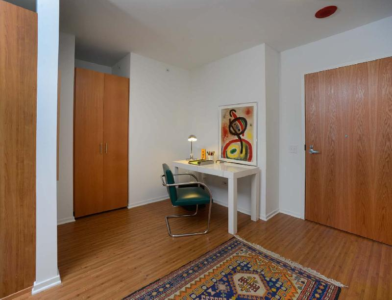 190 E Illinois St - Photo 6 of 17