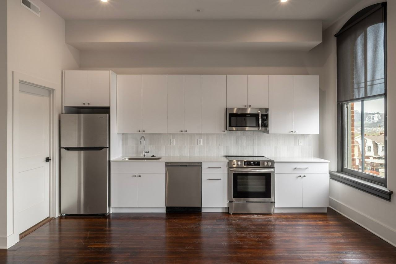 512 Berry St #101 - Photo 3 of 6