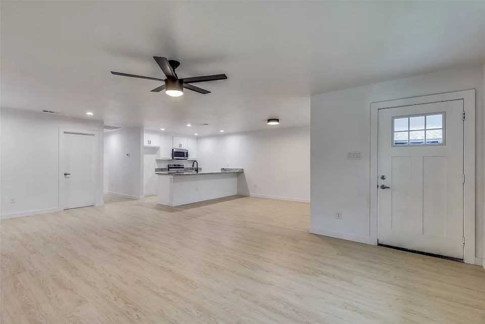 322 Henderson St #NA - Photo 2 of 10