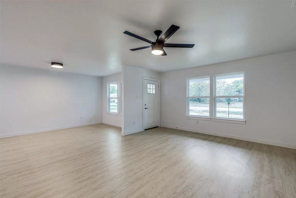 322 Henderson St #NA - Photo 3 of 10