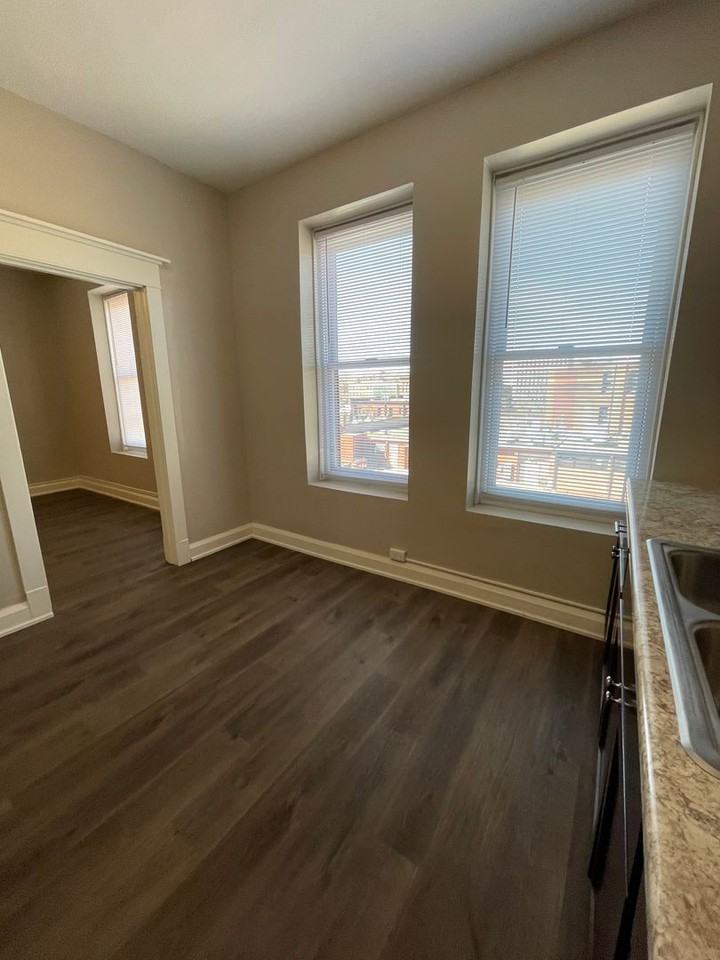 337 N Phillips Ave - Photo 7 of 12