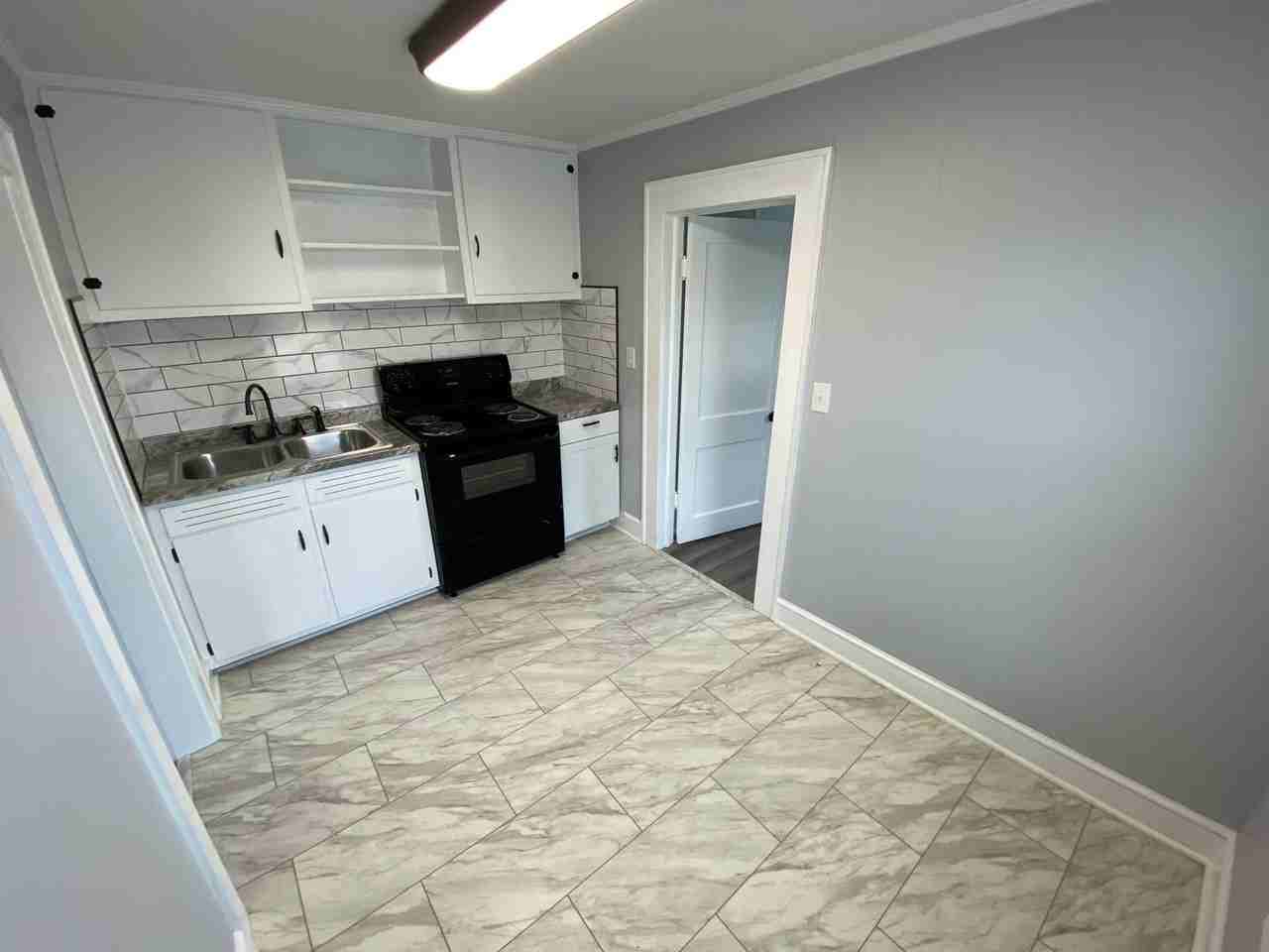 426 426 S. Beaumont Ave-C #C - Photo 2 of 8