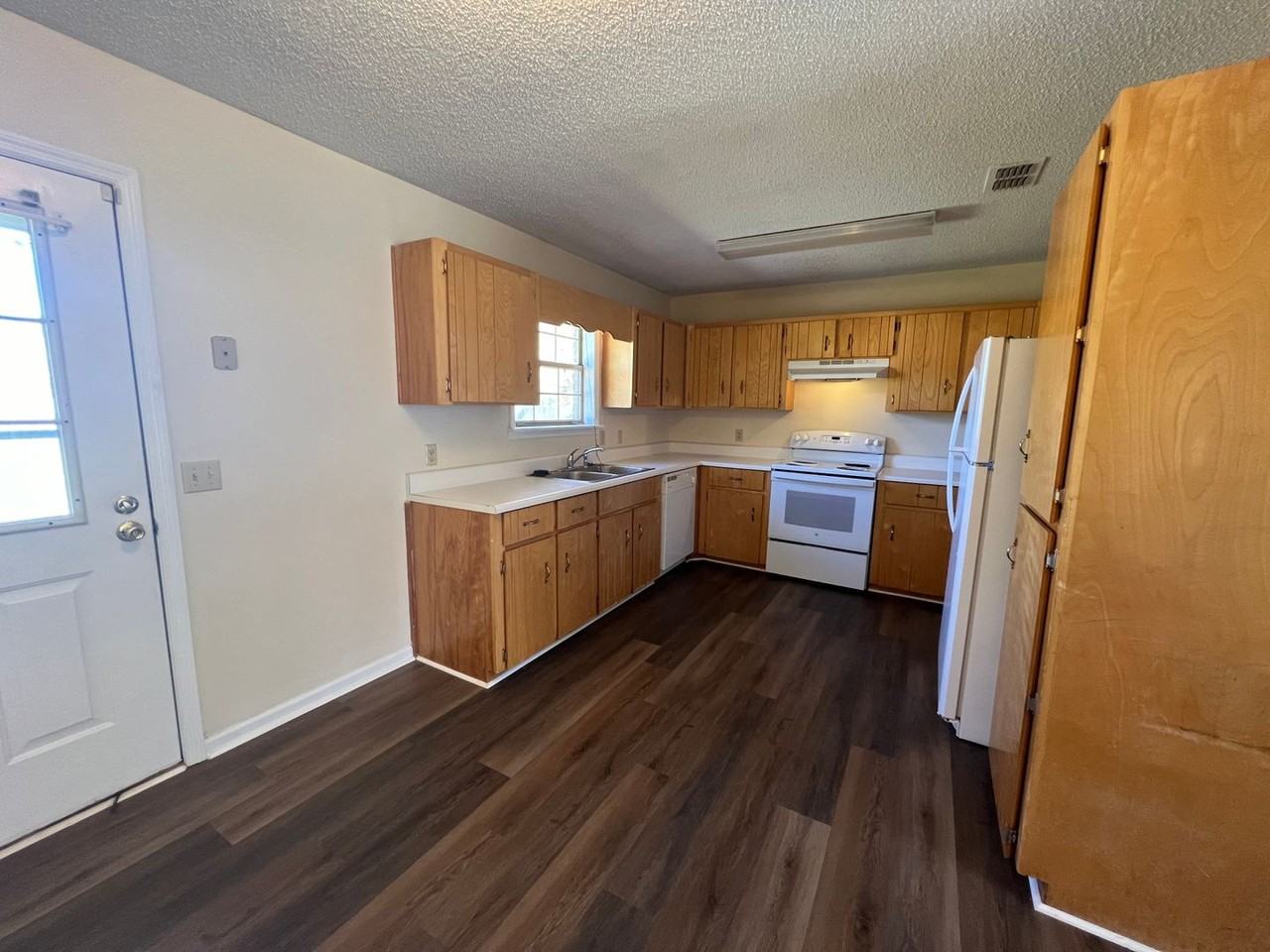 61 Henry Ln - Photo 3 of 11
