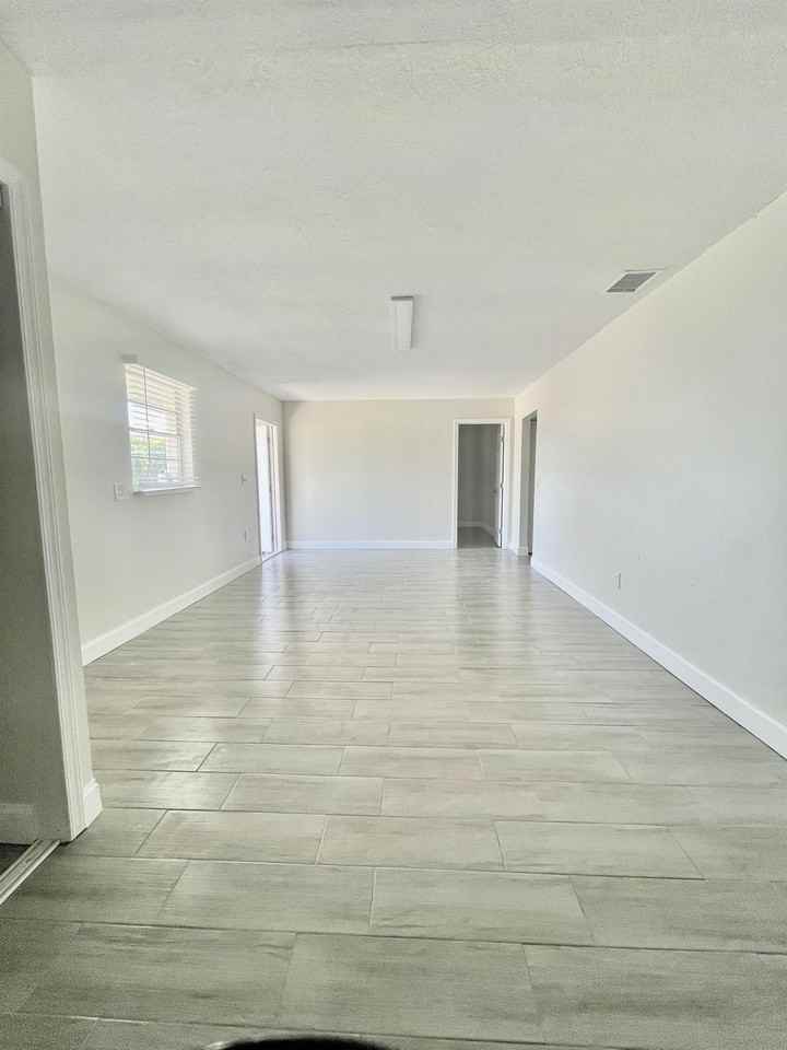 Vermont Apartments - Photo 3 of 50