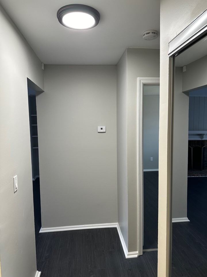 Washington Square Apartments - Photo 3 of 26