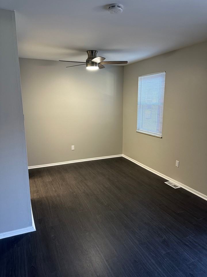 Washington Square Apartments - Photo 5 of 26