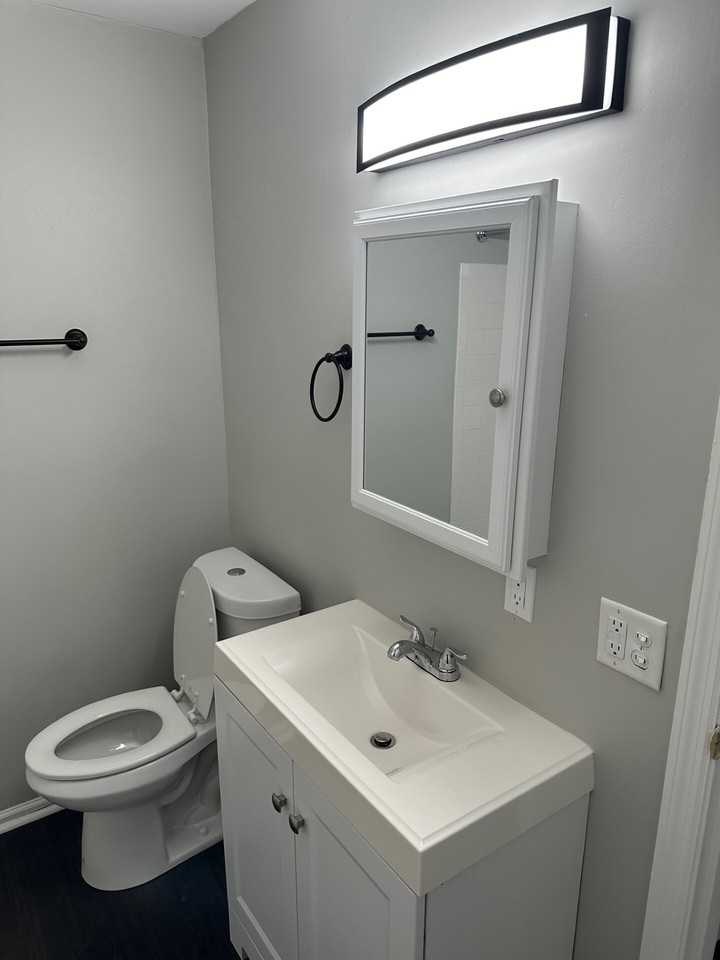 Washington Square Apartments - Photo 6 of 26