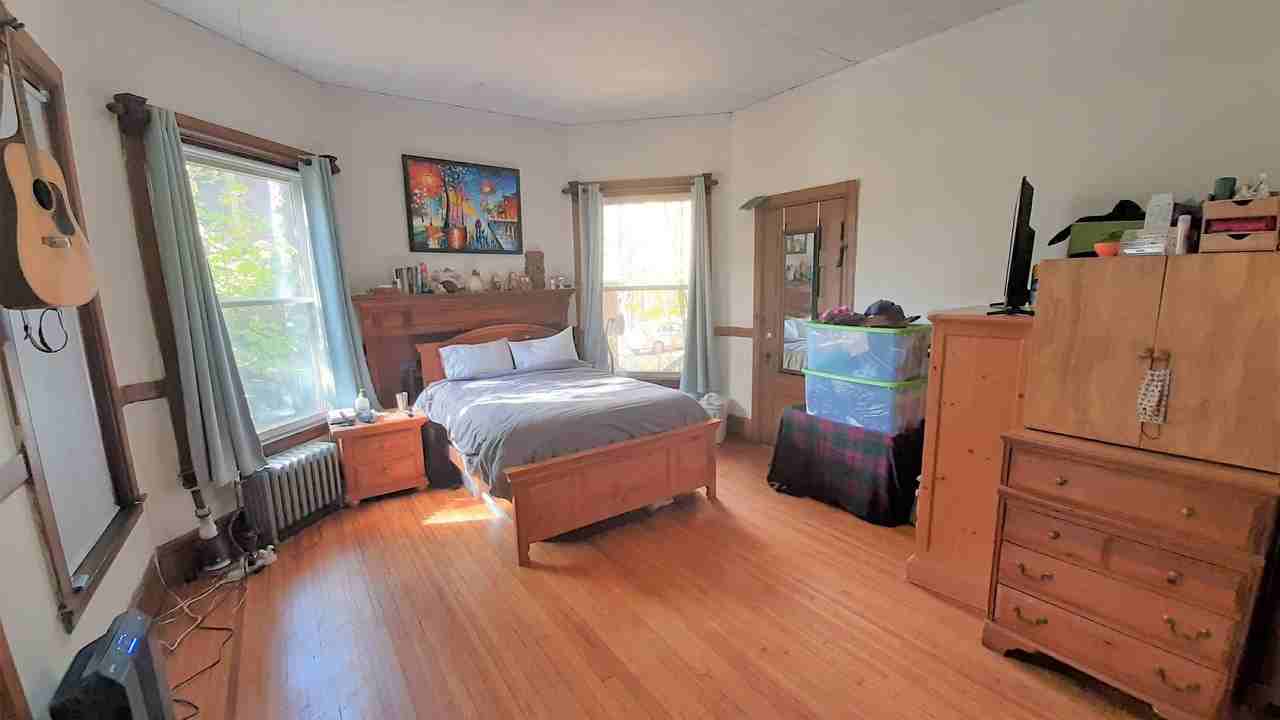 510 E Seneca Street - Photo 4 of 9