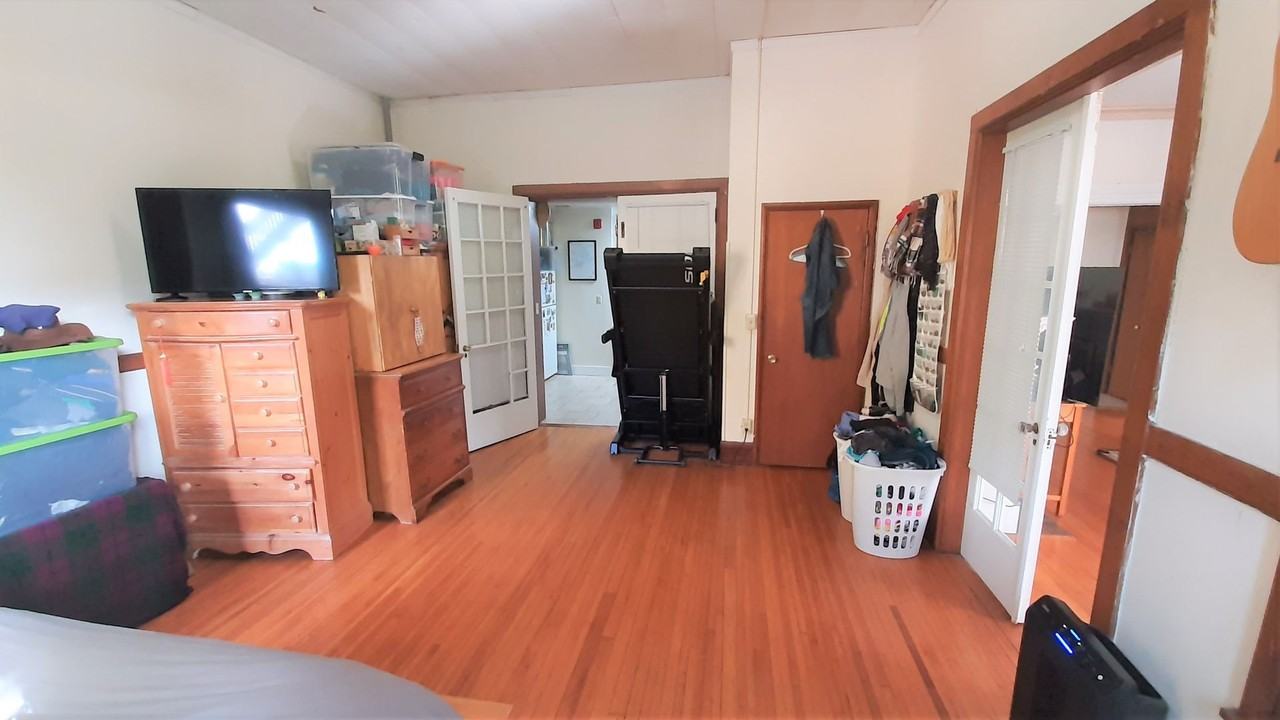 510 E Seneca Street - Photo 5 of 9