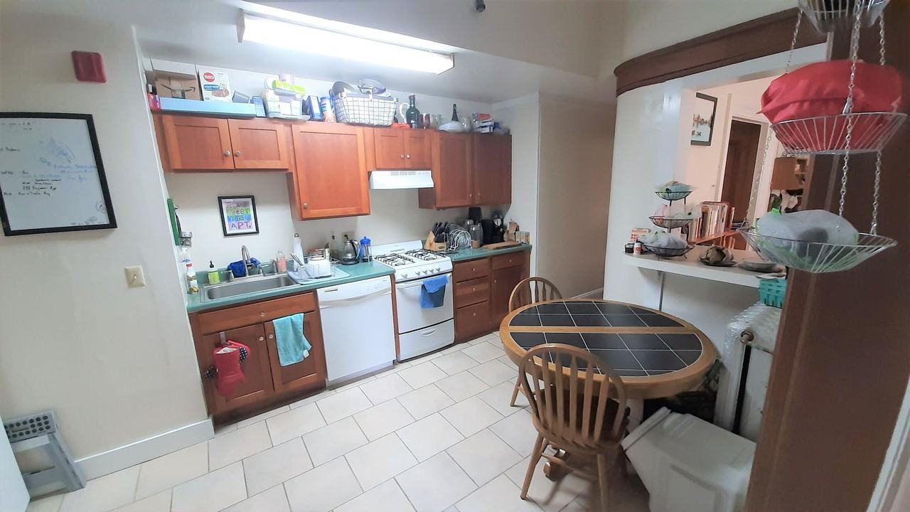 510 E Seneca Street - Photo 6 of 9