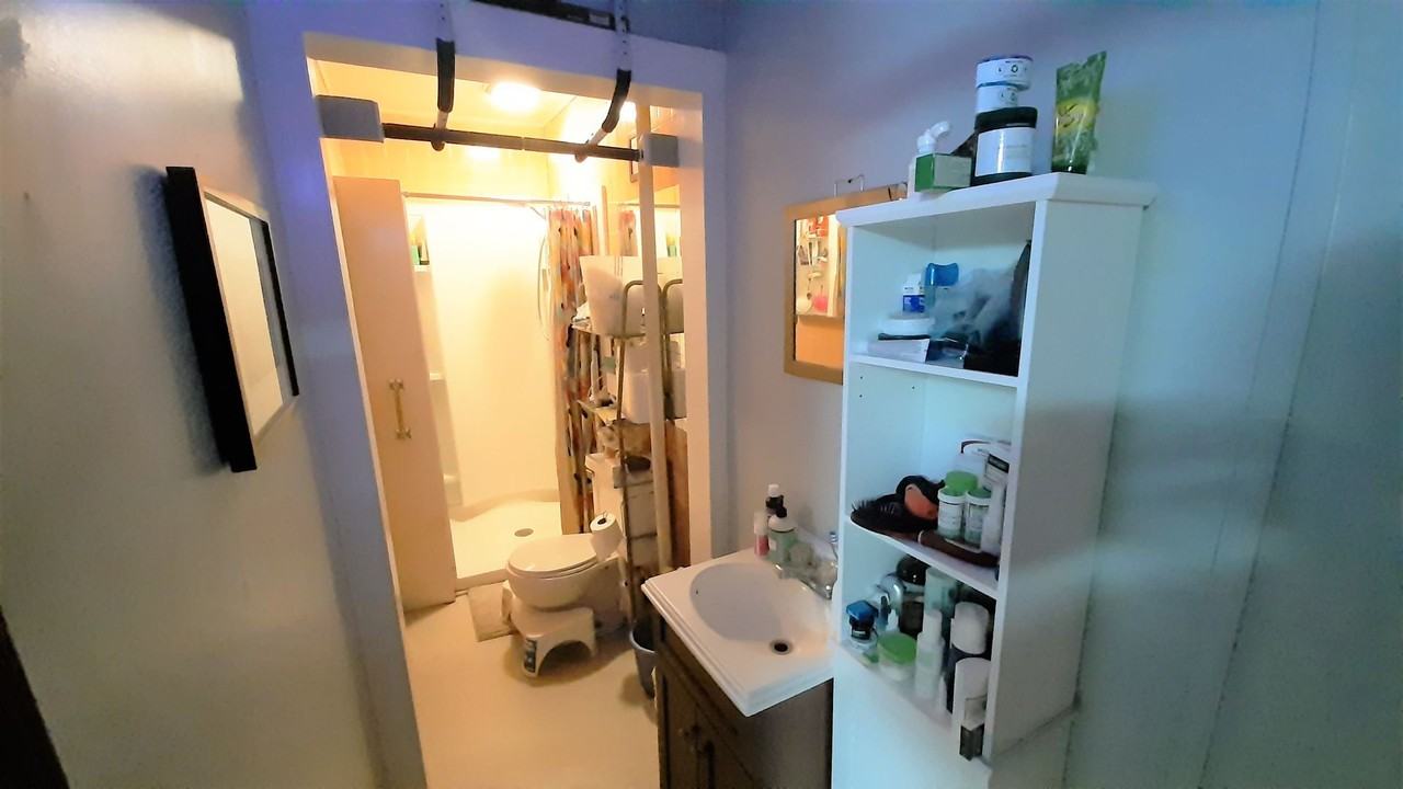 510 E Seneca Street - Photo 7 of 9