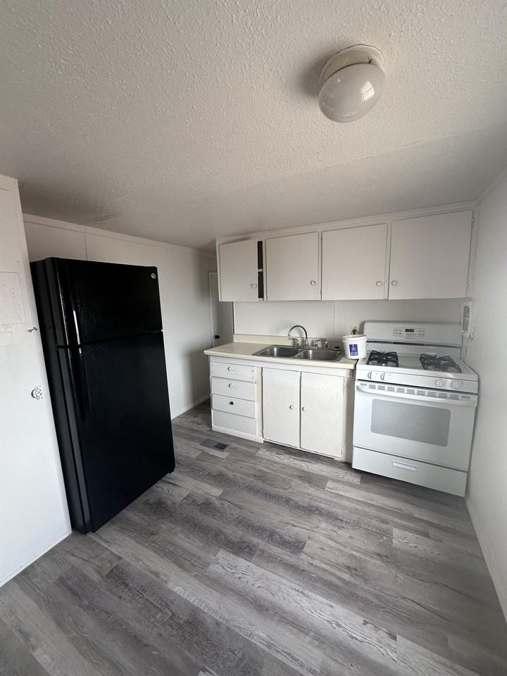 2303 South Greeley Highway - Photo 2 of 5