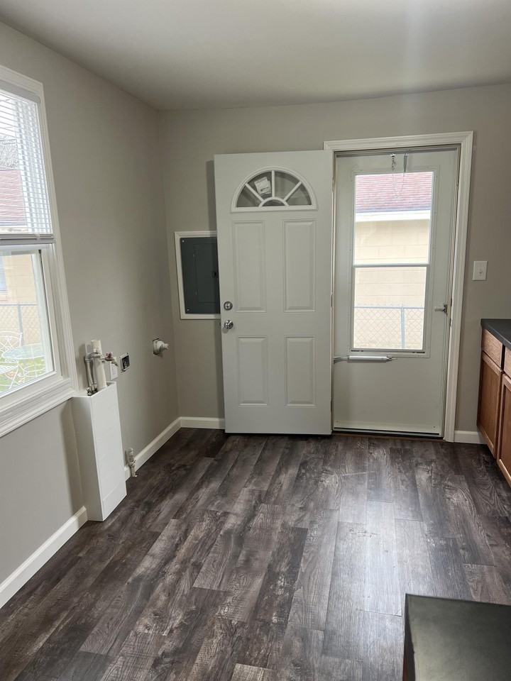 Shadoway Dr. Apt - Photo 3 of 10