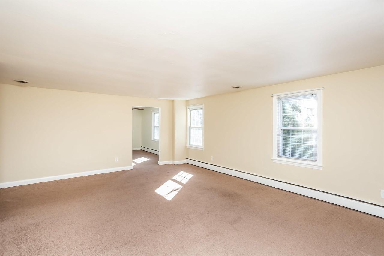 208 Warren Road - Photo 3 of 8