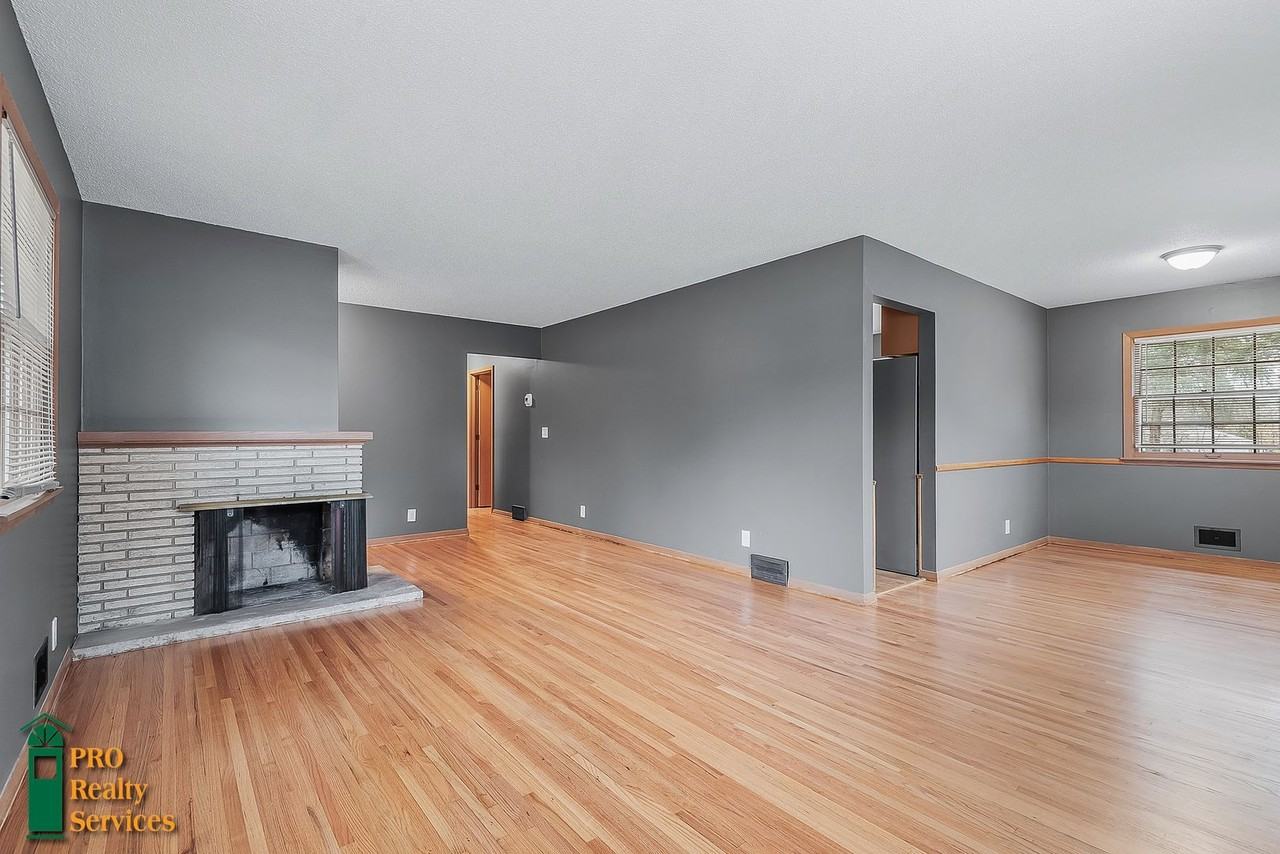 5818 June Ave N - Photo 3 of 25