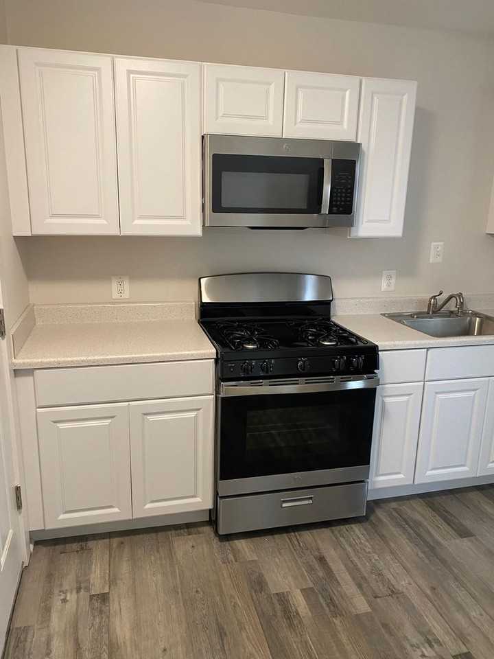 22 Bloomsbury Ave - Photo 7 of 10