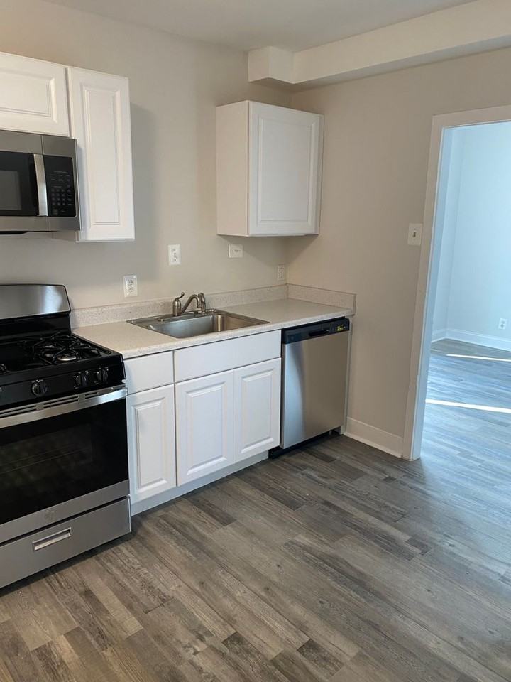22 Bloomsbury Ave - Photo 3 of 10