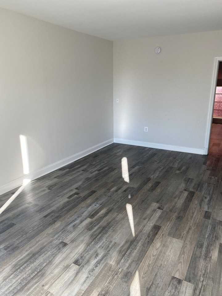 22 Bloomsbury Ave - Photo 6 of 10