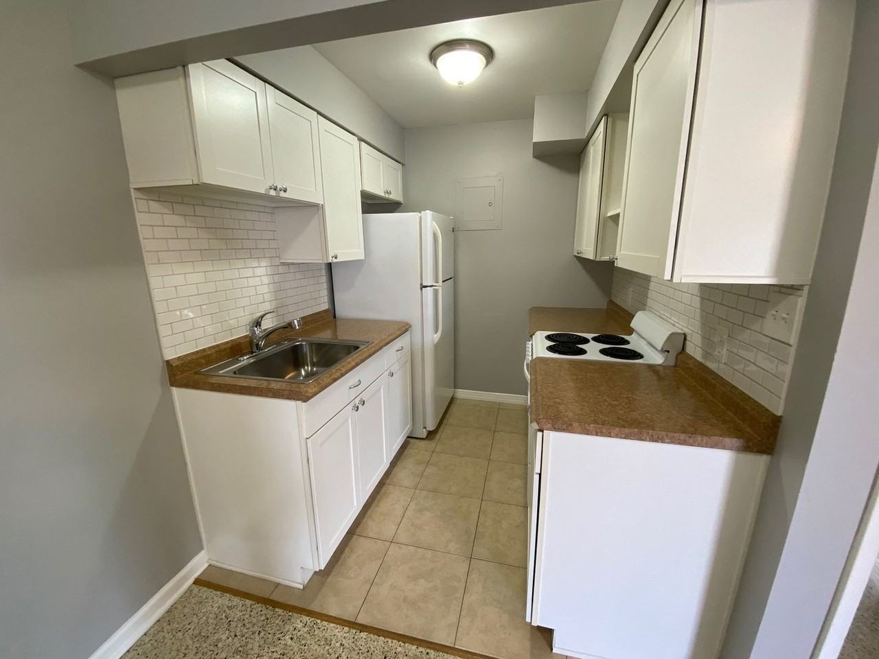 102 East Nelson Street - Photo 3 of 9