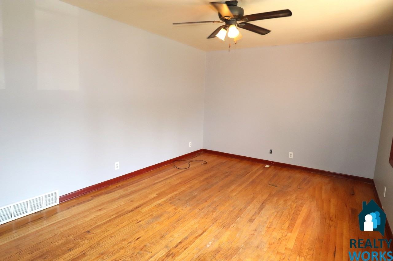 3210-3212 Y - Photo 2 of 9