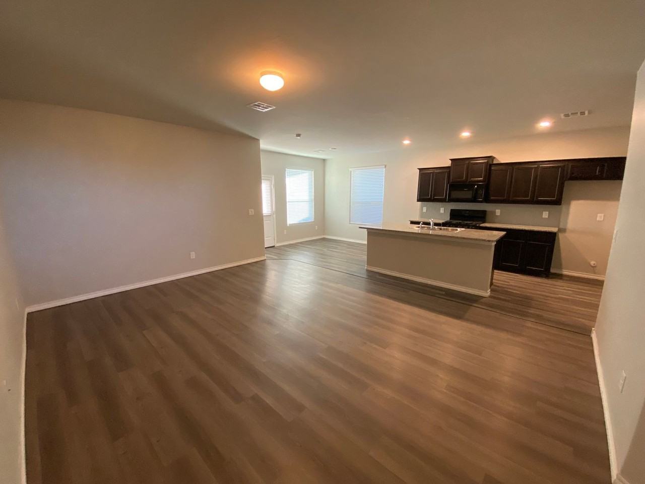 12524 Nw 139th Ter - Photo 3 of 27