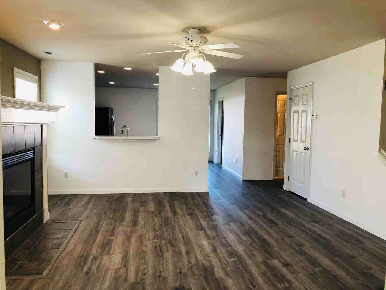 1832 Cadborough Ln - Photo 5 of 13