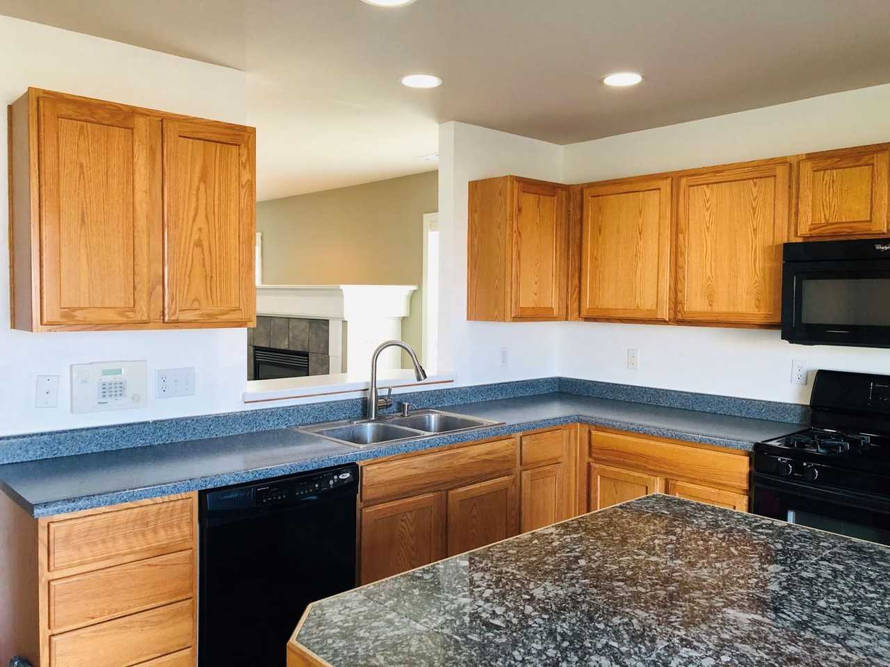 1832 Cadborough Ln - Photo 7 of 13