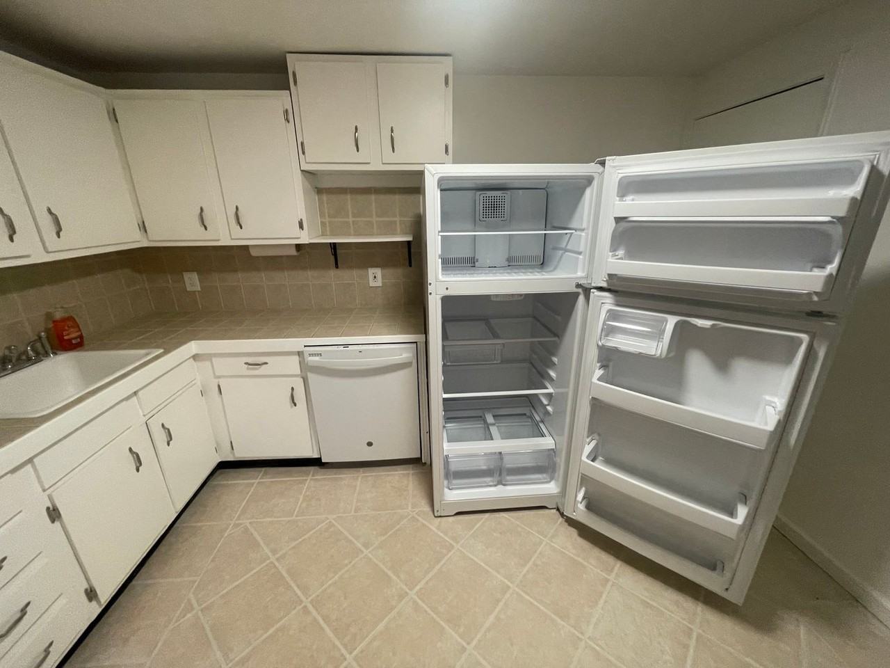 6 Lancelot Ct - Photo 7 of 19