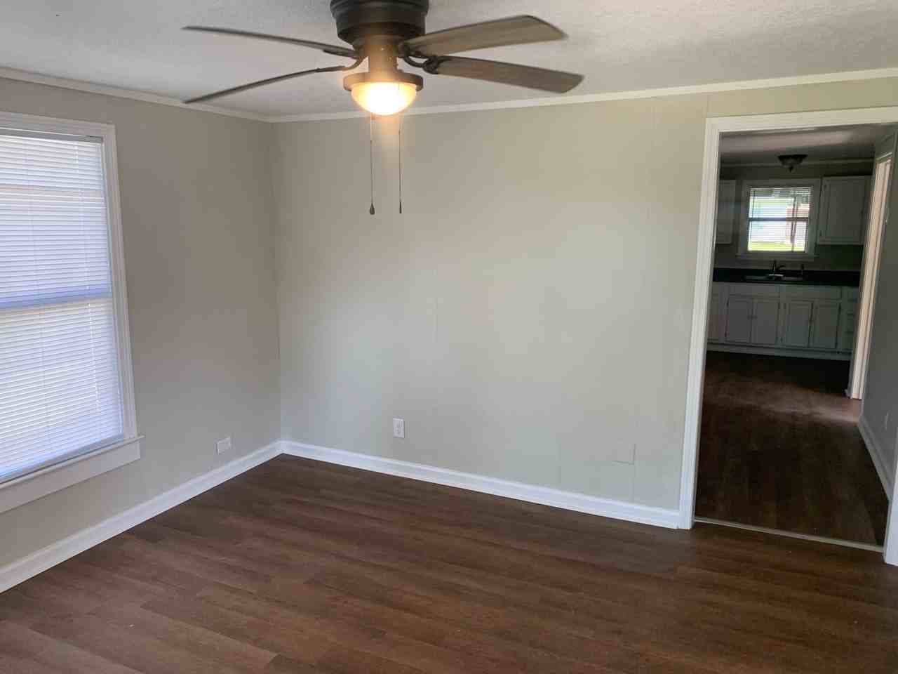 1205 15th St - Photo 2 of 9