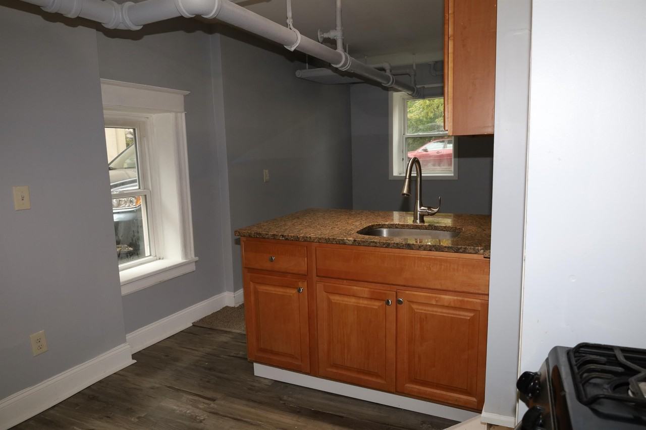 582 Park Avenue - Photo 3 of 10