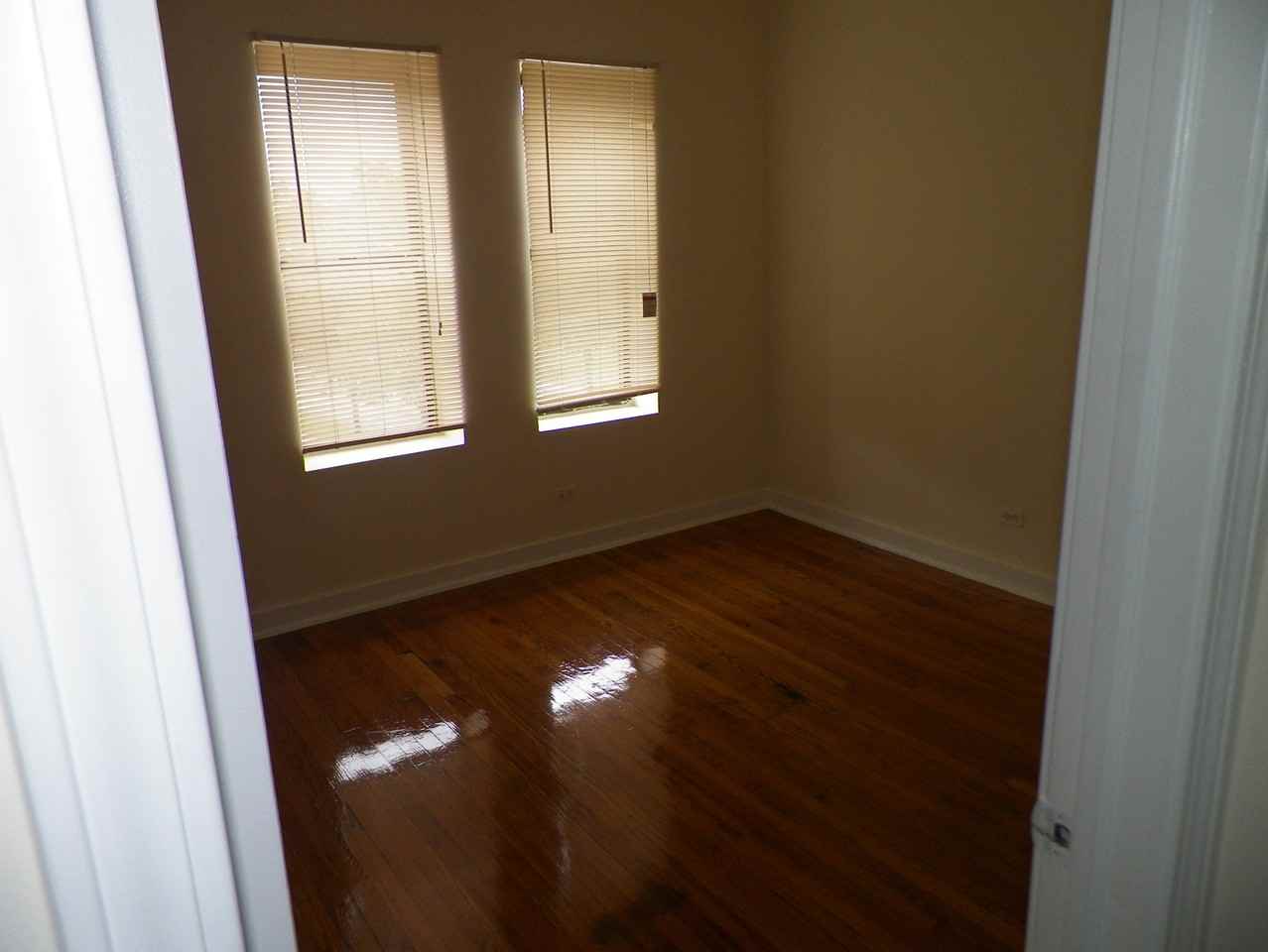 6701-03 S Parnell Ave - Photo 3 of 24