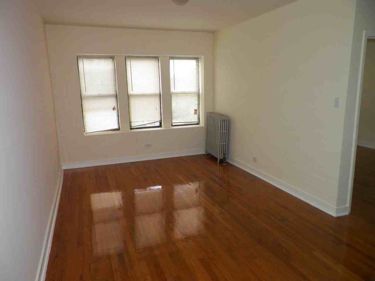 6701-03 S Parnell Ave - Photo 5 of 24