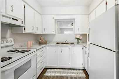 Tierra Vista Manor - Photo 3 of 17