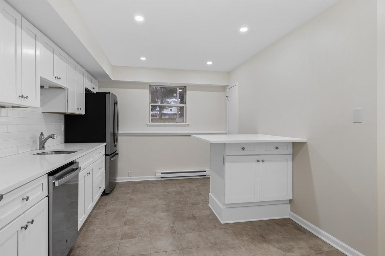 2-4 Horizon View Drive West - Photo 2 of 8