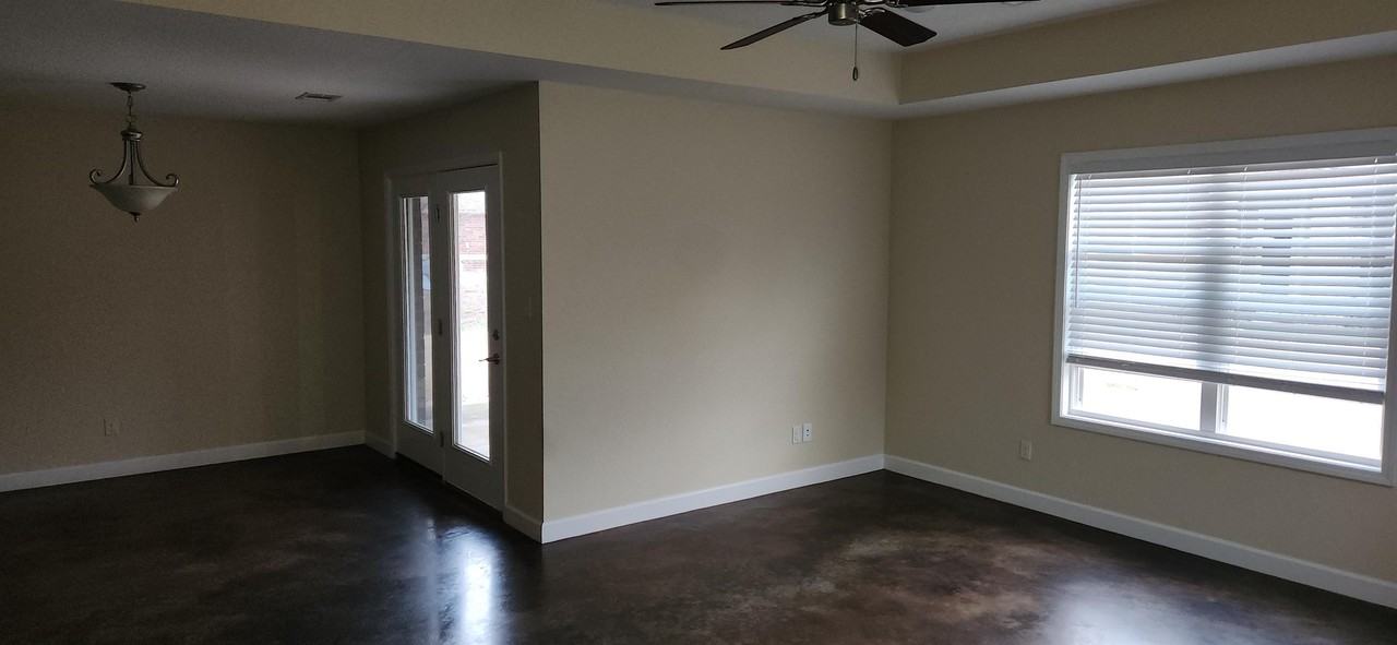 801 Oaktree Manor Circle - Photo 2 of 7