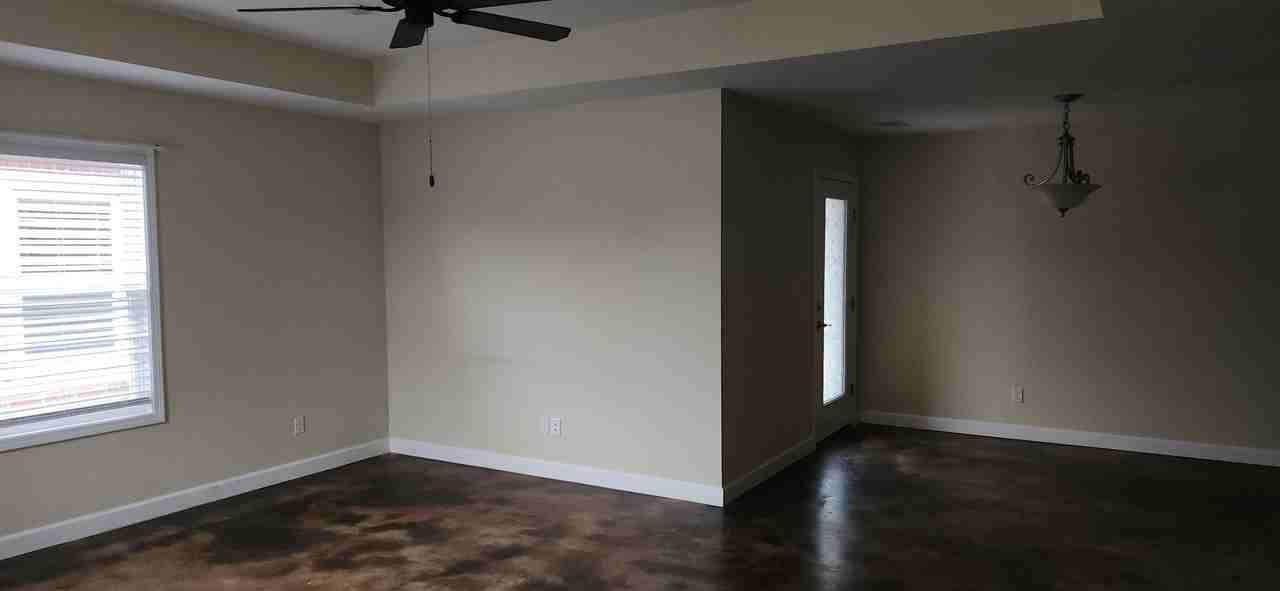 802 Oaktree Manor Circle - Photo 2 of 16