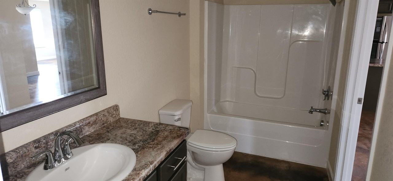 523 Bradley Street - Photo 3 of 8