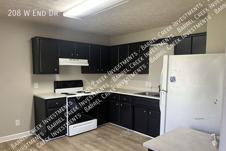 208 West End Drive - Photo 2 of 7