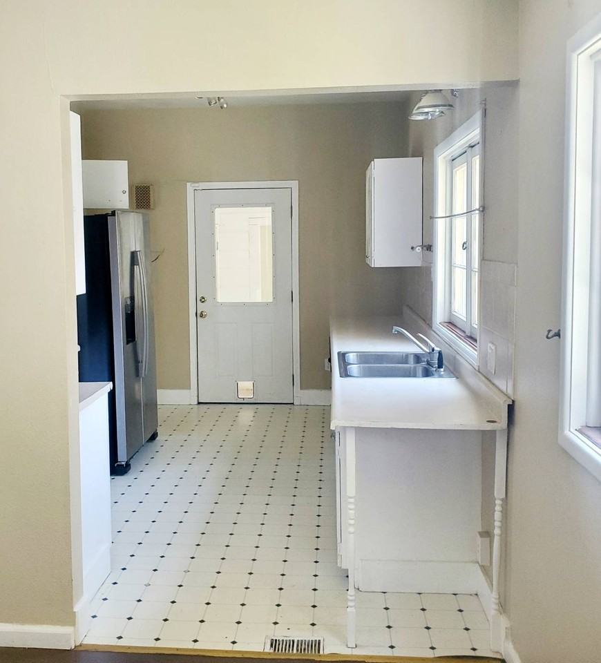 2211 5th Avenue South Unit 1 - Photo 3 of 6