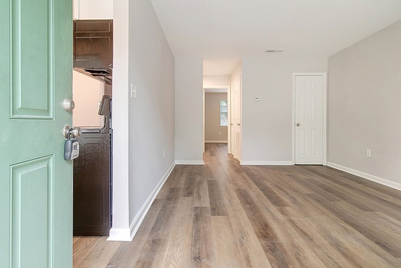 4003 South Rhett Avenue - Photo 3 of 25