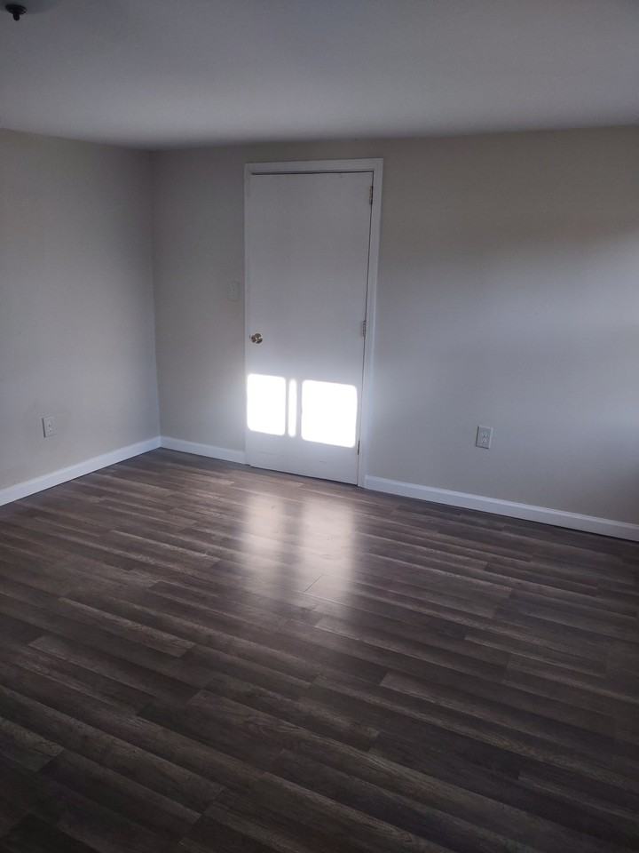 546 West Main Street - Photo 3 of 6