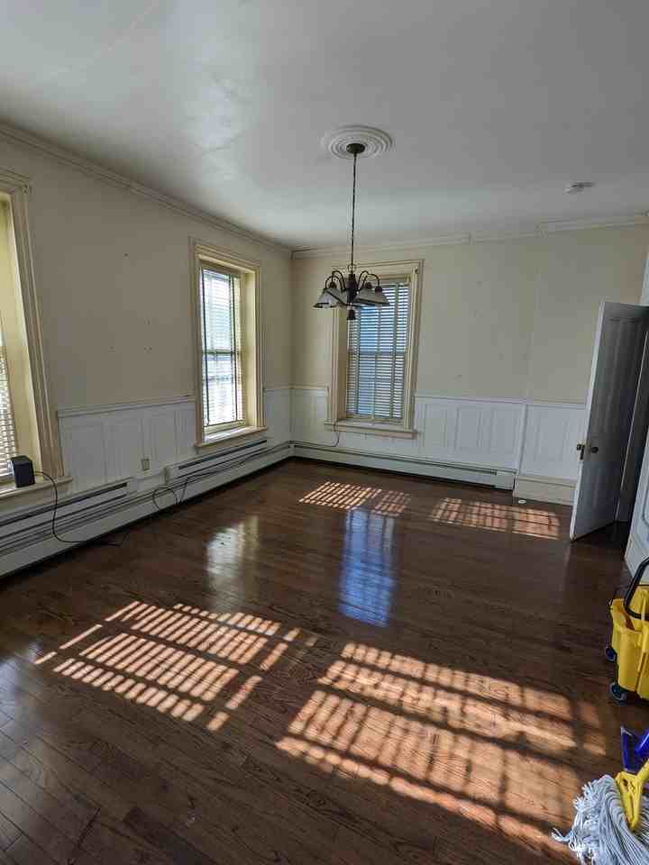 319 W King St - Photo 2 of 8