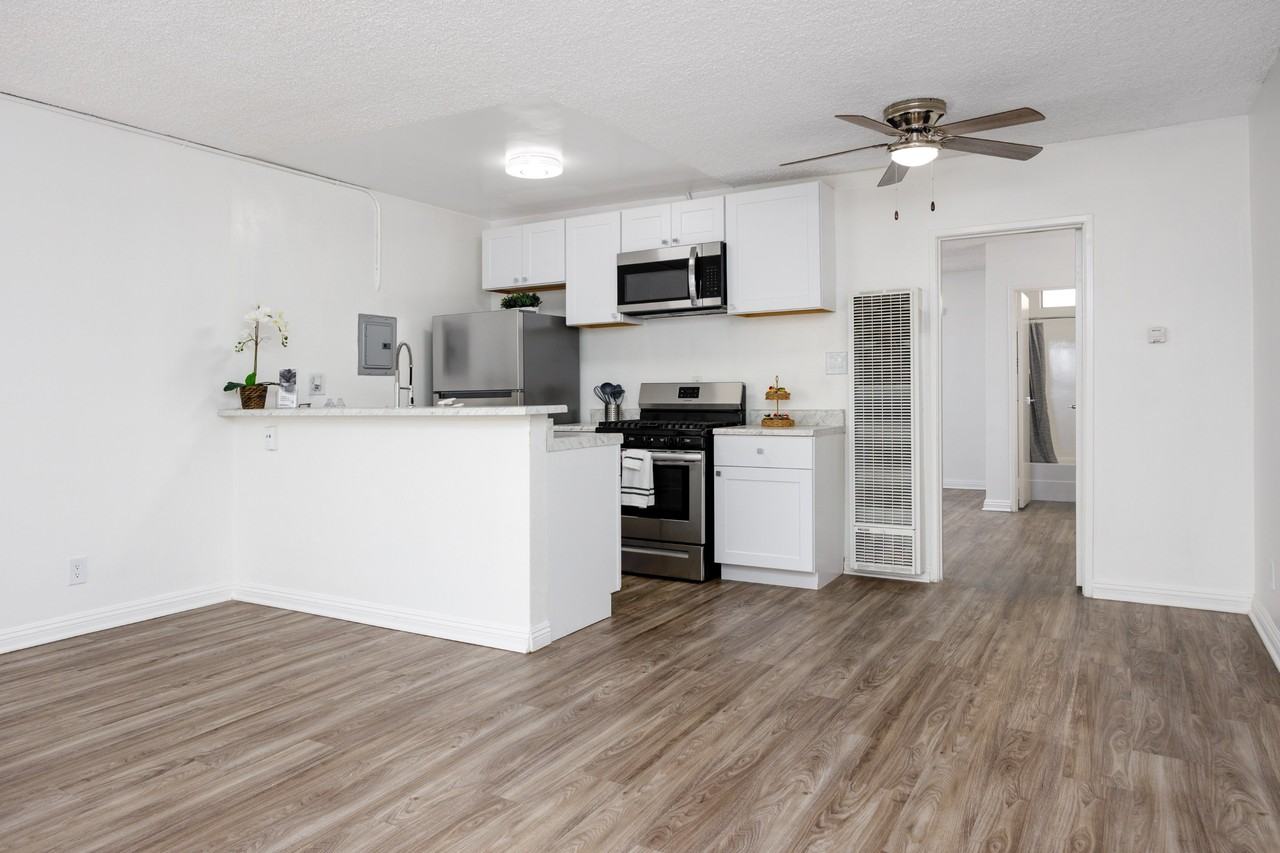 Carson Oakwood Apartments - Photo 5 of 41