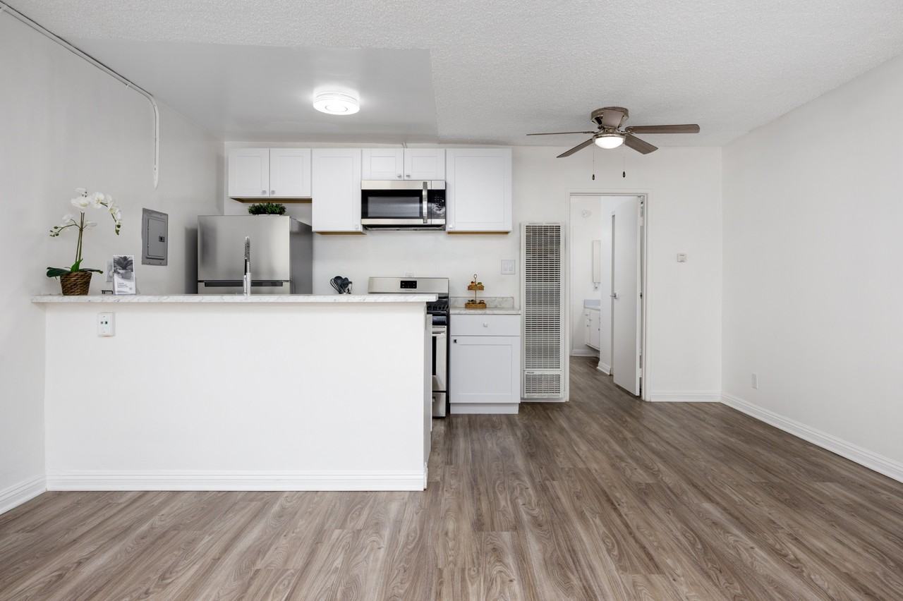 Carson Oakwood Apartments - Photo 6 of 41