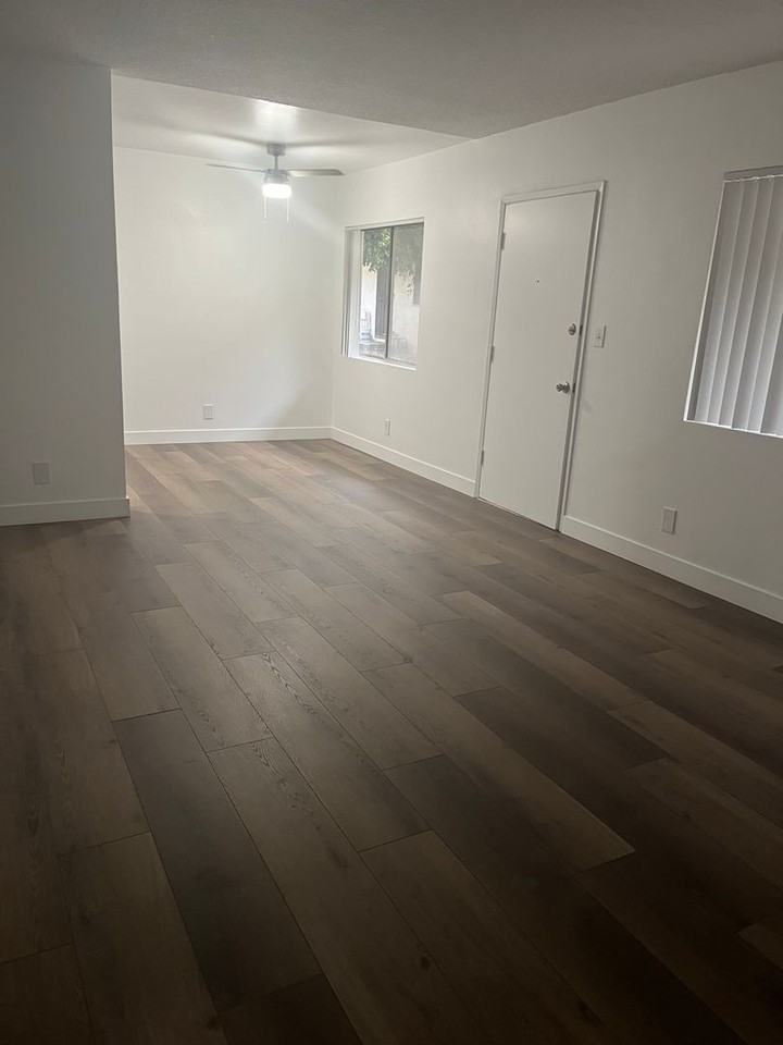 887 Glenway Drive - Photo 3 of 10